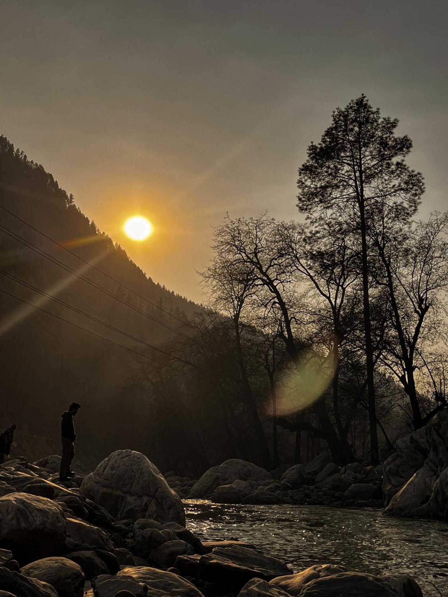 Hotel Mid Orchard Kasol L River Side -Pure Veg Hotel Exterior photo