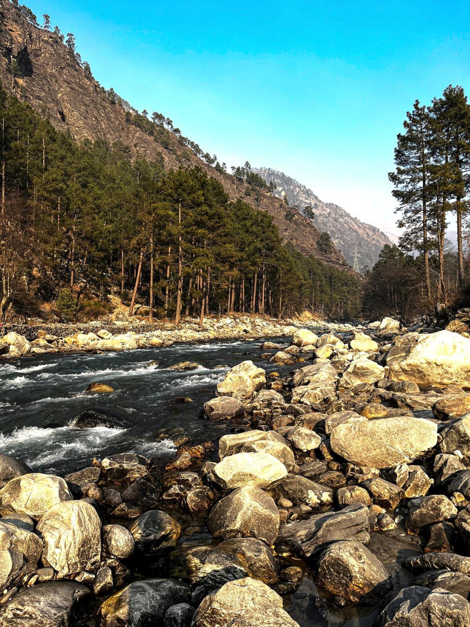 Hotel Mid Orchard Kasol L River Side -Pure Veg Hotel Exterior photo